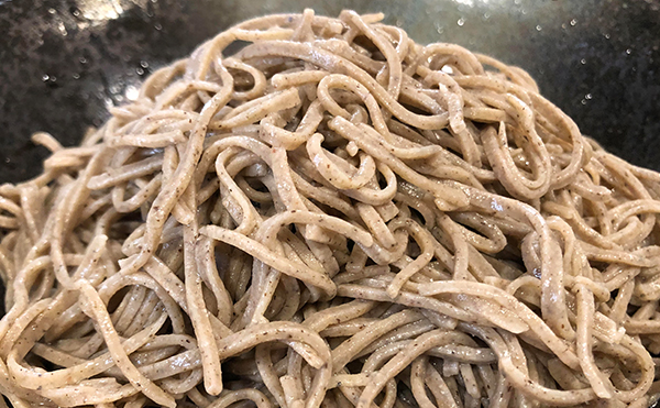 つなぎにオヤマボクチを使った十割そば